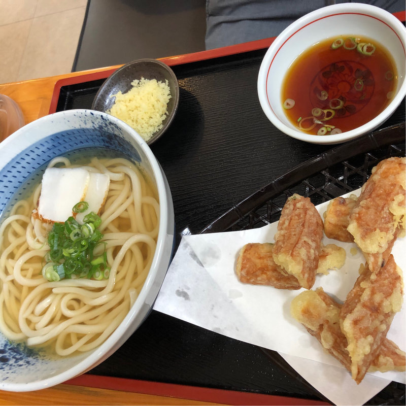 かけうどんとちくわ天(くすがみ)