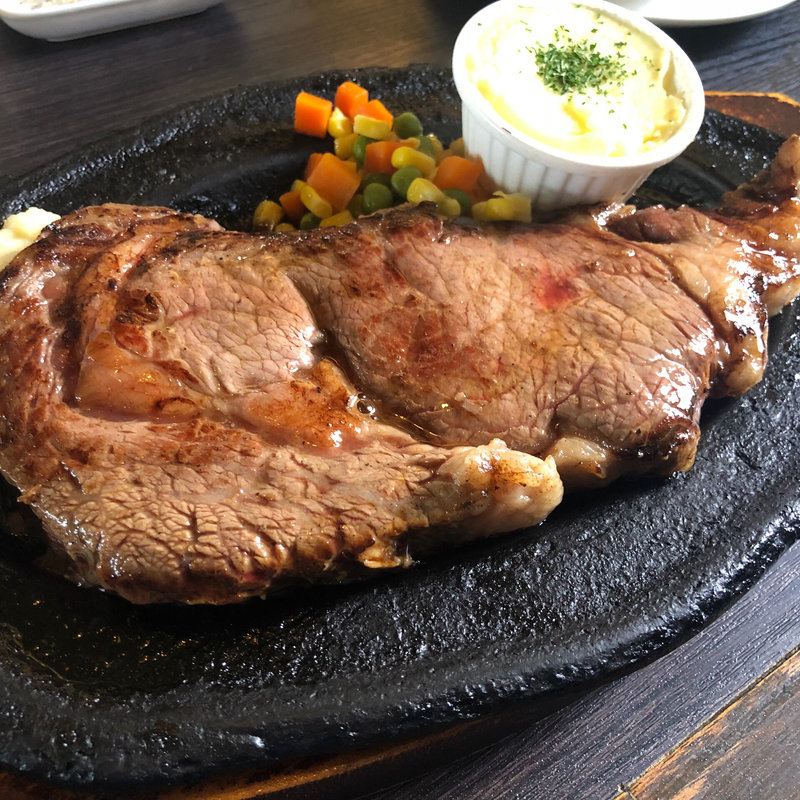 エメラルド特製ジャンボプレミアムステーキ(エメラルド )