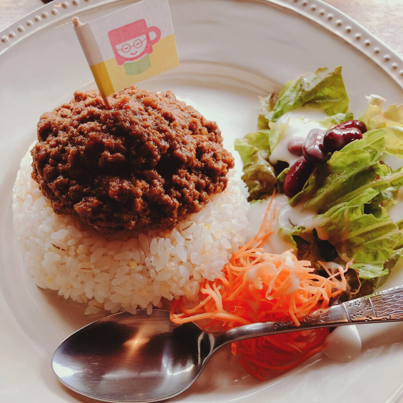 キーマカレー サラダ付き(居桂詩)