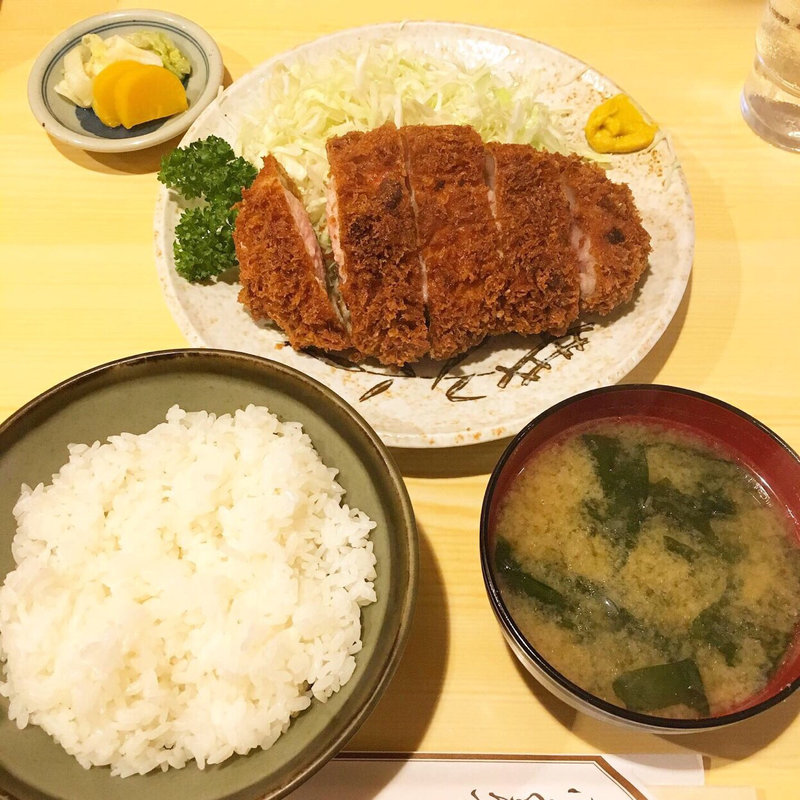 ロースカツ定食(きっちん　浜家 )