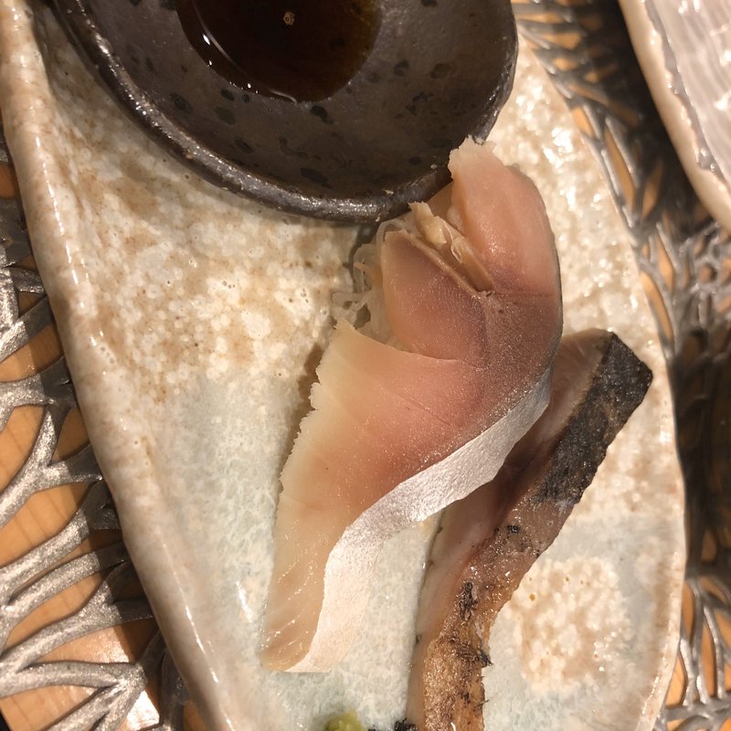 炭火で炙った鯖とガリをがシャリの〆鯖(熟成魚と酒.jp 春夏冬)