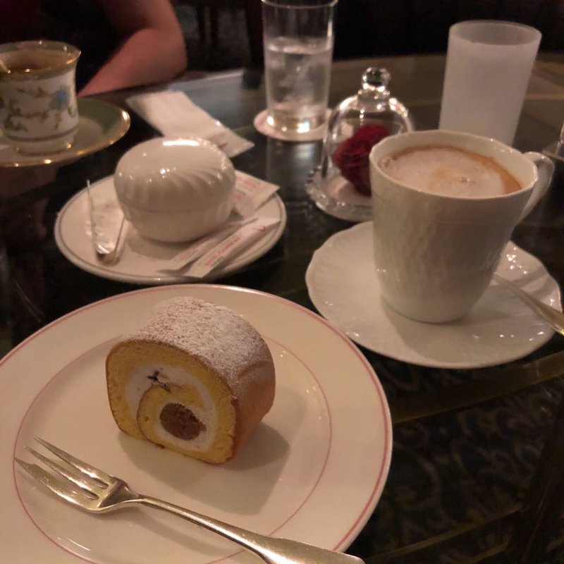 マロンのロールケーキ(ロイヤルパークホテル ロビーラウンジ フォンテーヌ)