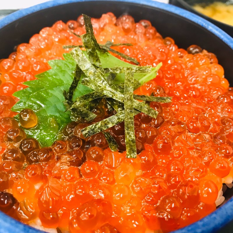 いくら丼(発寒かねしげ鮮魚店)