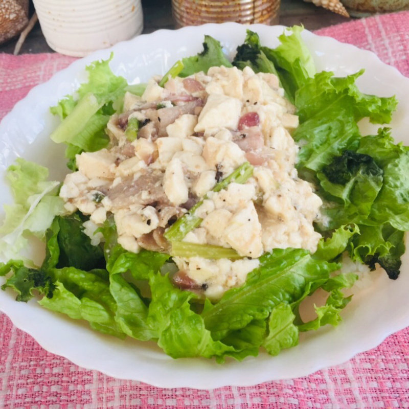 豆腐とレタスの豚トロ丼 (BOXX Coffee & X-presso)