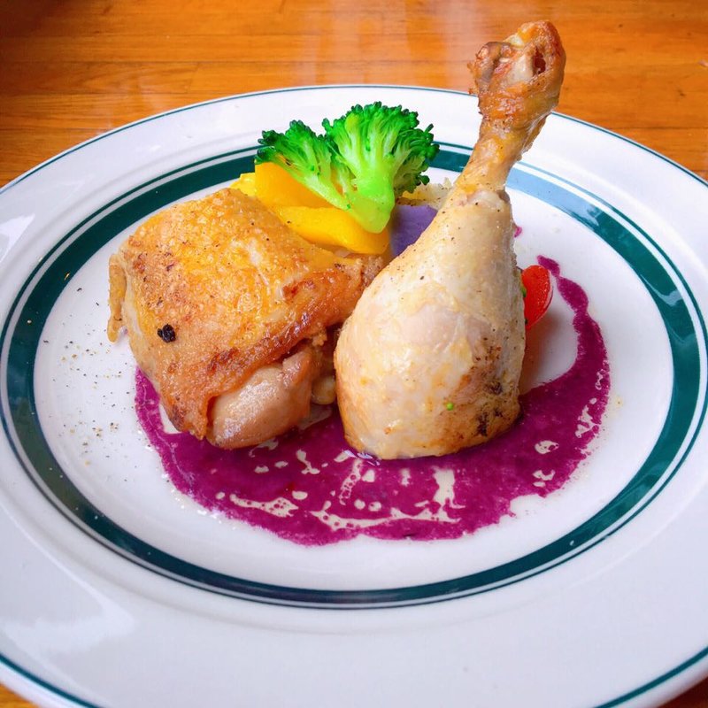 骨付きもも肉のソテー(ニド・カフェ （Nid CAFE）)