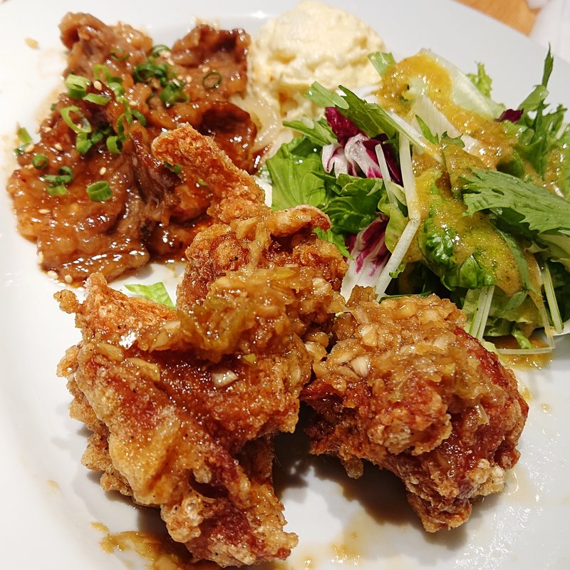 牛カルビ焼肉＆油淋鶏(ヱビスバー YEBISU BAR 川崎アゼリア店)