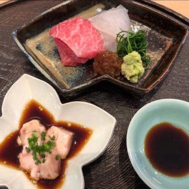   鮪と皮剥の肝醤油、莫大(青草窠)