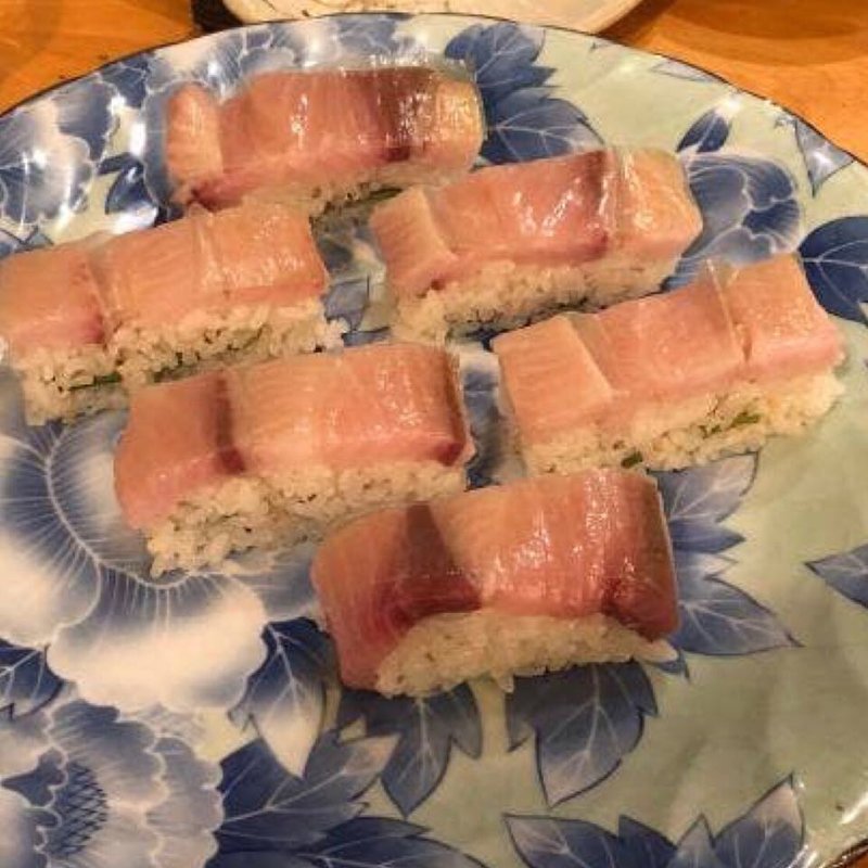 羅臼産鰤の押し寿司(旬菜庵あさの)