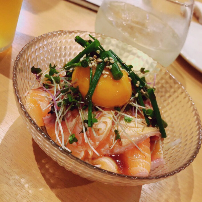 サーモンユッケ(サーモンバル パーシャ)