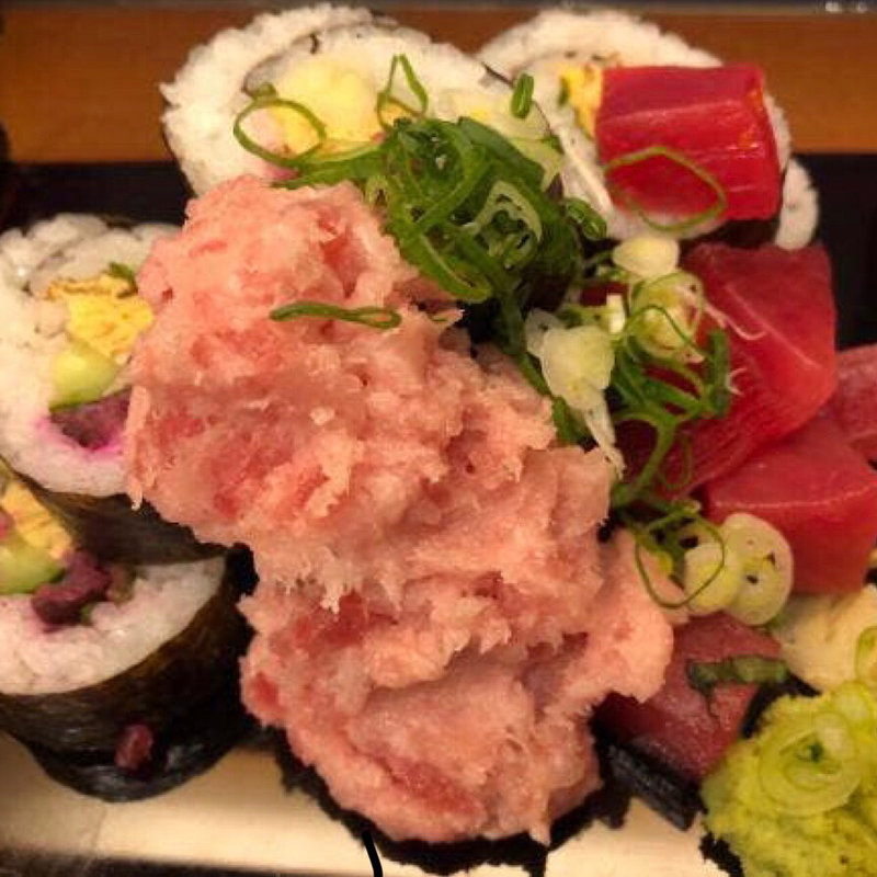 マグロぶつ盛り巻き寿司定食(和食処 五島)