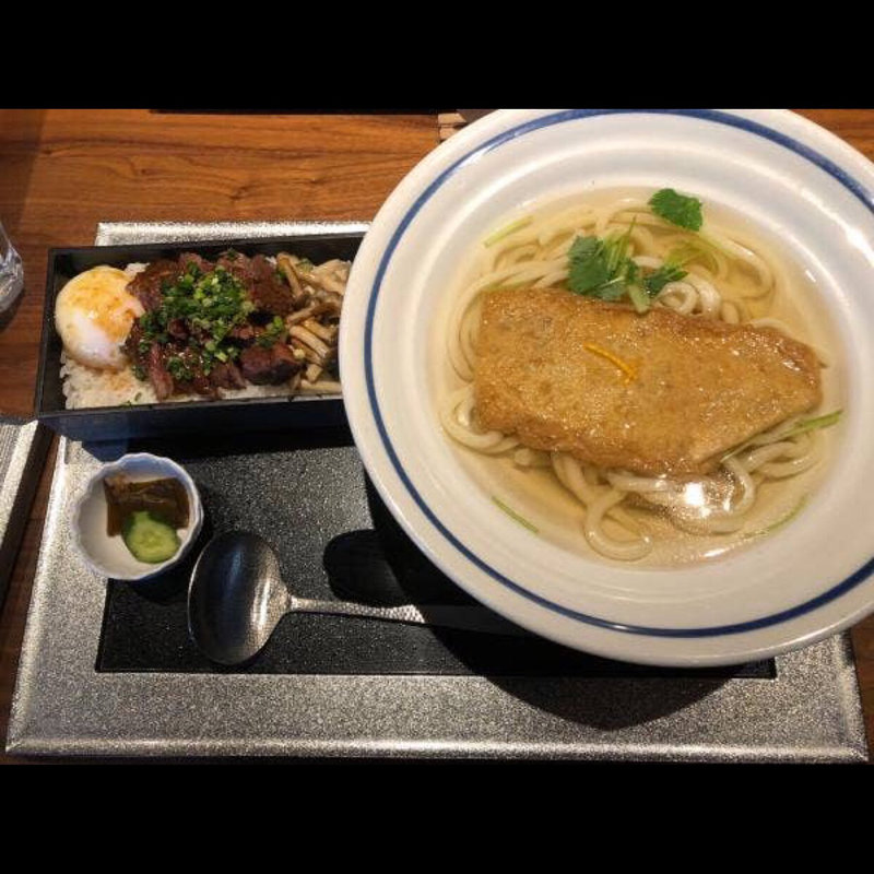 きつねうどんと牛ステーキ重セット(NADABAN)