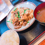 豆腐と牛肉のニンニク炒め(みかど )