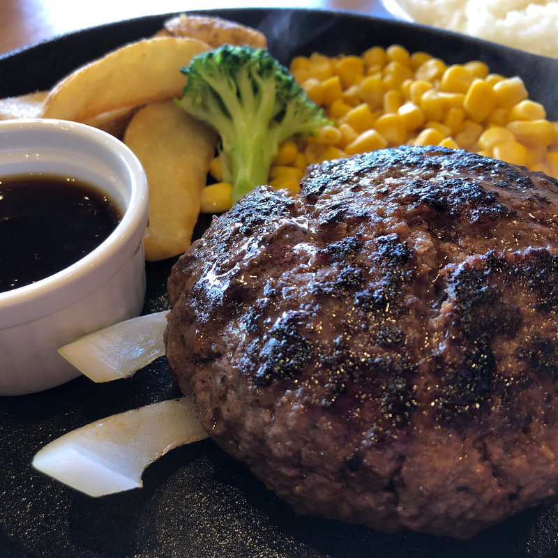  国産ビーフ100％手ごねハンバーグランチ(関内ビアホール トマト酒場)