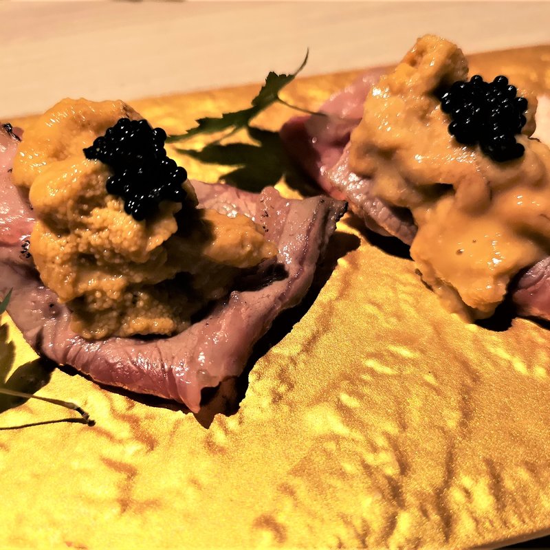 牛リブロースのウニ巻き(酒友はなび 梅田店)