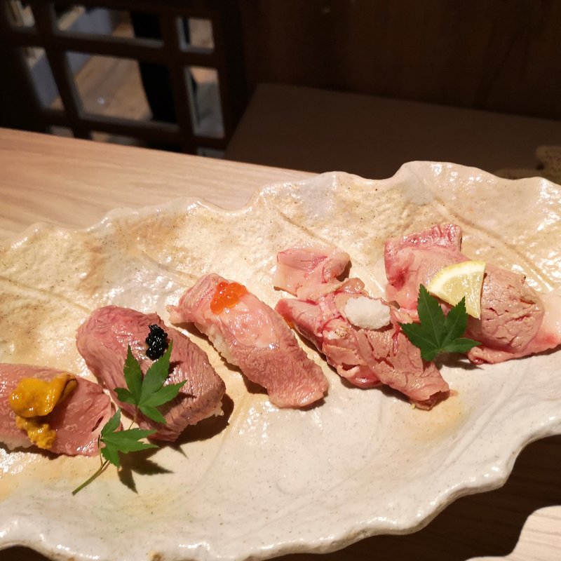 肉寿司盛り合わせ5種(酒友はなび 梅田店)