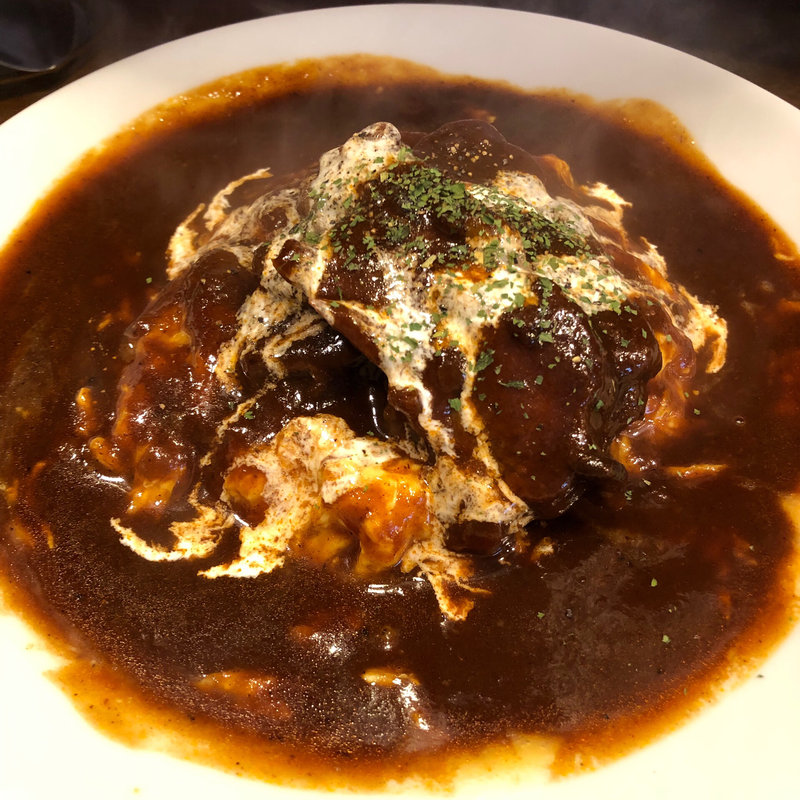 とろとろ牛タンの赤ワイン煮込みのせ(美味卵家 （ウマタマヤ）)