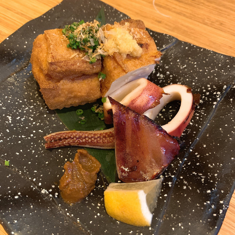 スルメイカ焼きと栃尾揚げ(横浜イカセンター)