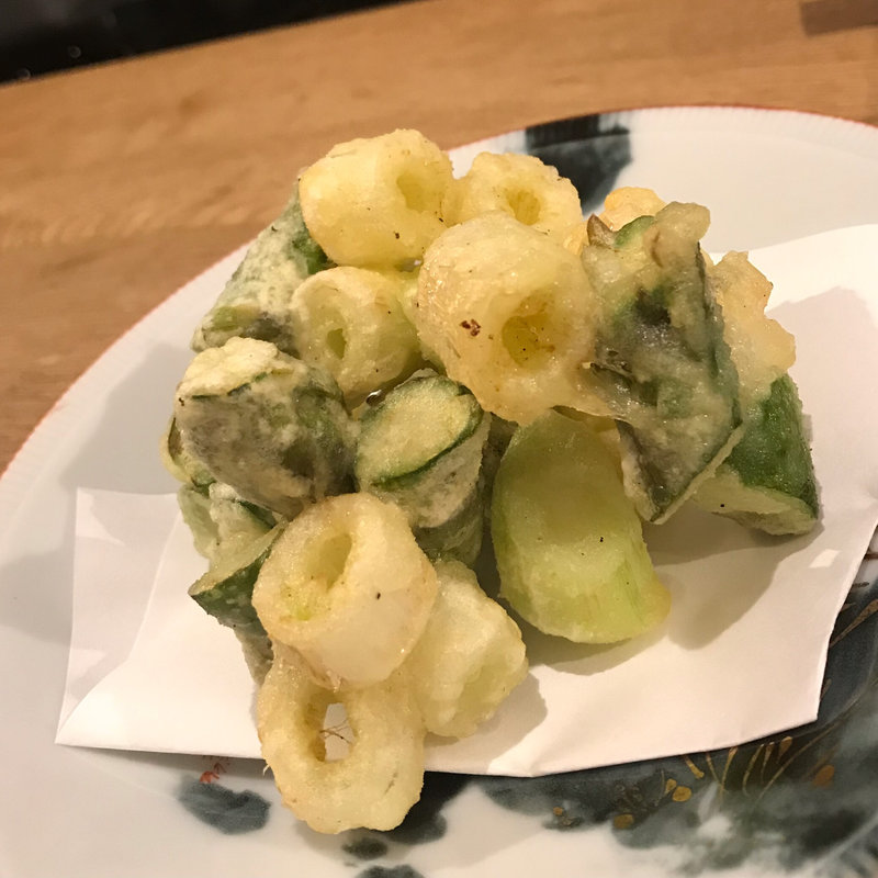 しらネギとアスパラのかき揚げ(カジュアル割烹iida)