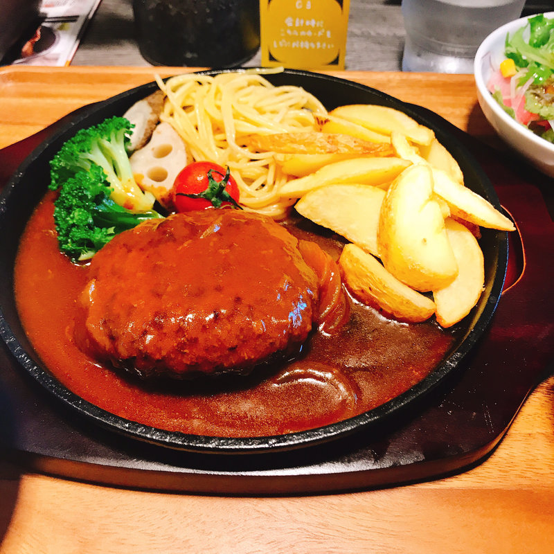 鉄板手ごねハンバーグ(鉄板バル タベリー)