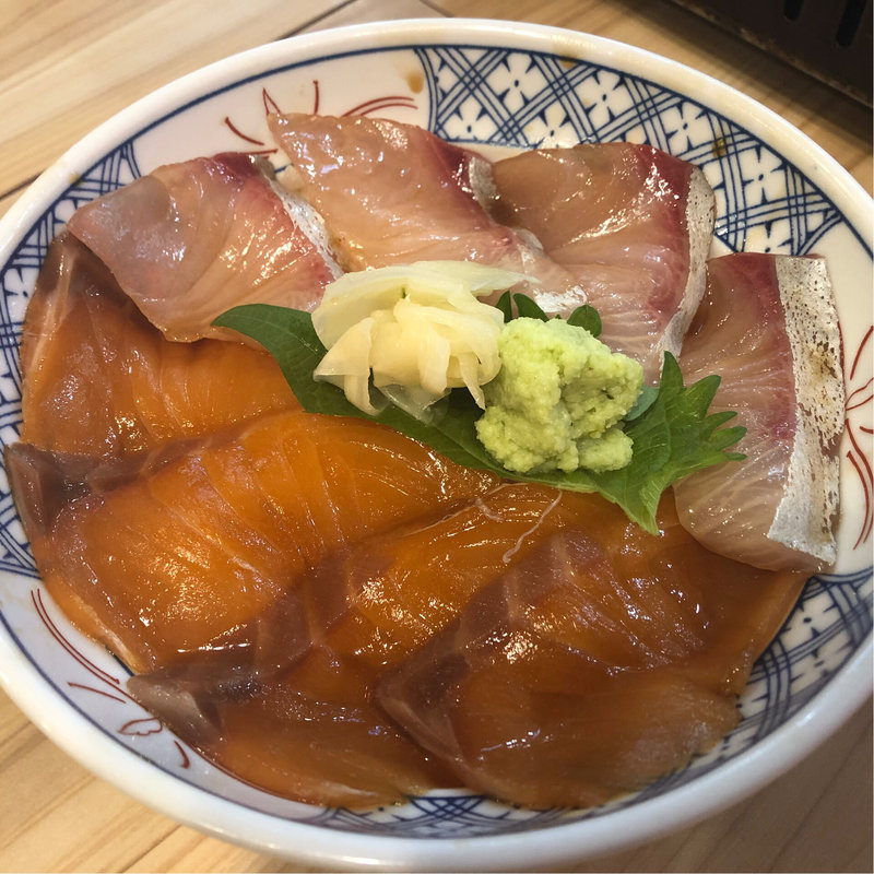 サーモンカンパチ漬け丼(浜焼ドラゴン　大阪駅前第３ビル店)