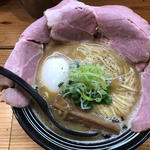 鶏白湯スープ使用 鶏しょうゆらーめん(極麺 青二犀 （ゴクメン アオニサイ）)