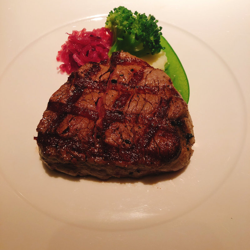 US産  牛フィレ肉のステーキ(カフェ カリフォルニア )