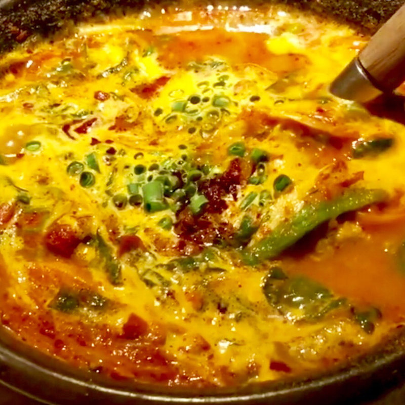 本当に辛いスープ     レベル100倍(東京苑 祐天寺)