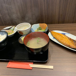 鯖塩焼き定食(貝鮮料理 TOMISUI)