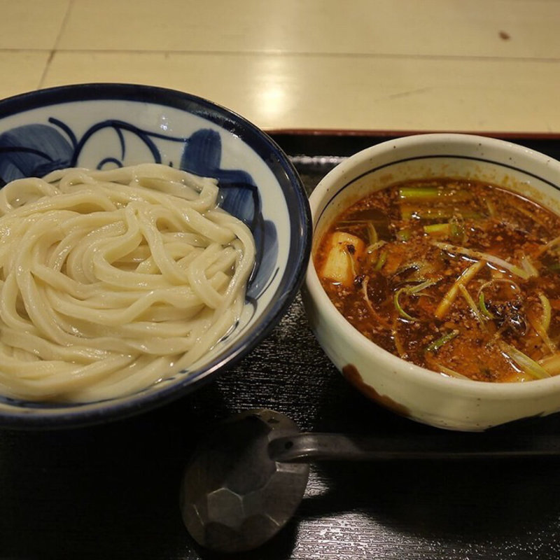 赤い鶏つけ麺(手しごと讃岐うどん 讃々 （さんさん）)