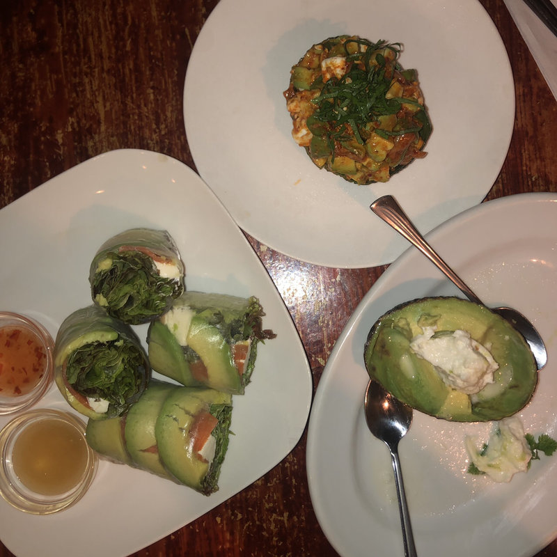 アボカドとスモークサーモンの生春巻き(アボカフェ)