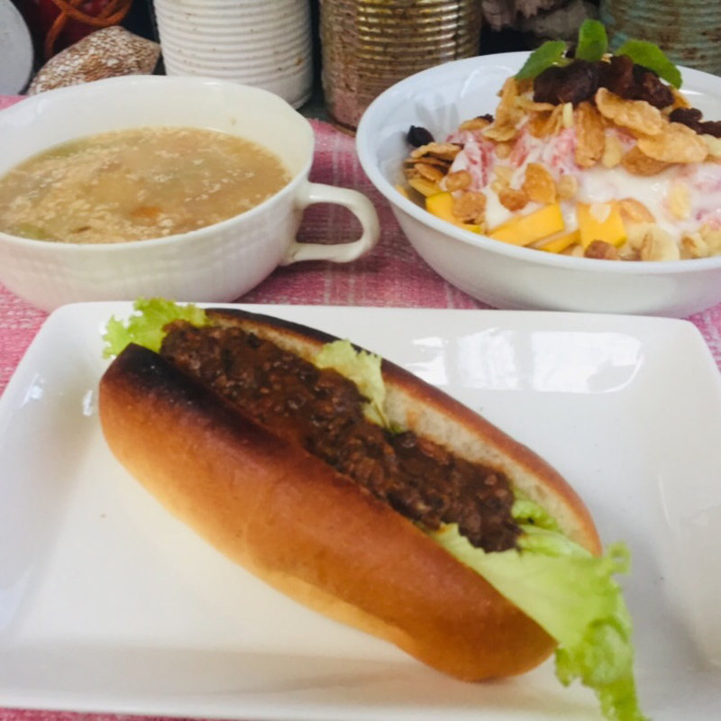 タコミートドッグと野菜クリームスープにフルーツヨーグルトサラダ(BOXX Coffee & X-presso)