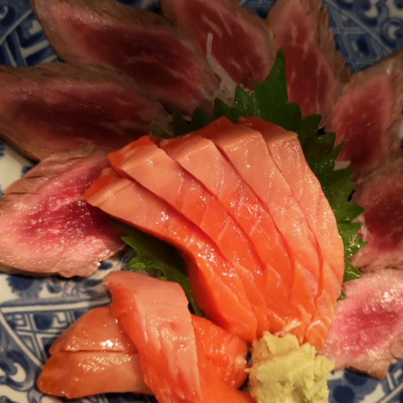 牛タタキとサーモンの定食(旬彩鮮味 生粋)
