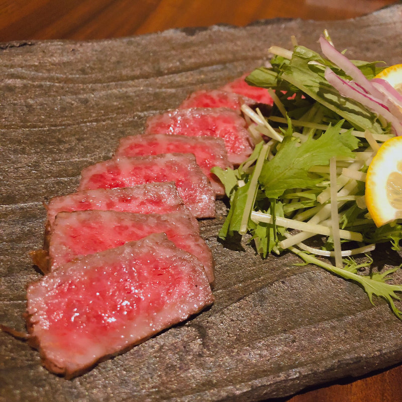 神戸牛のローストビーフ(酒肴屋くやすけ （サカナヤクヤスケ）)