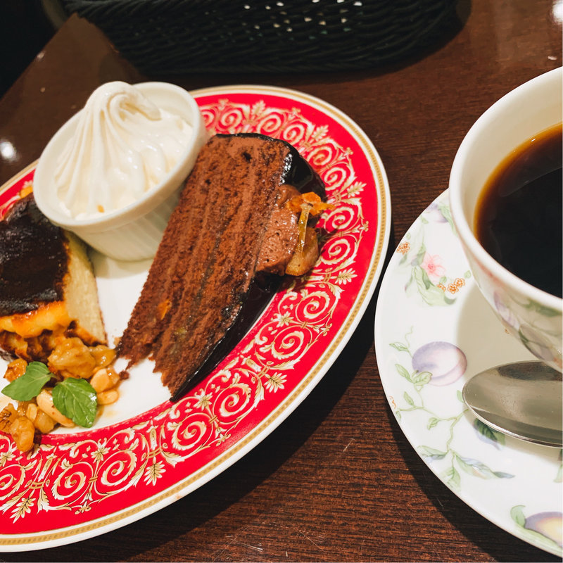 ハーフ&ハーフ ケーキセット(ソフトクリーム付)(カフェラミル 横浜ジョイナス クラシック店)