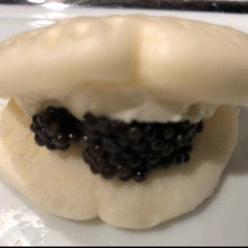 オセトラのキャビアバーガー(レンゲ)