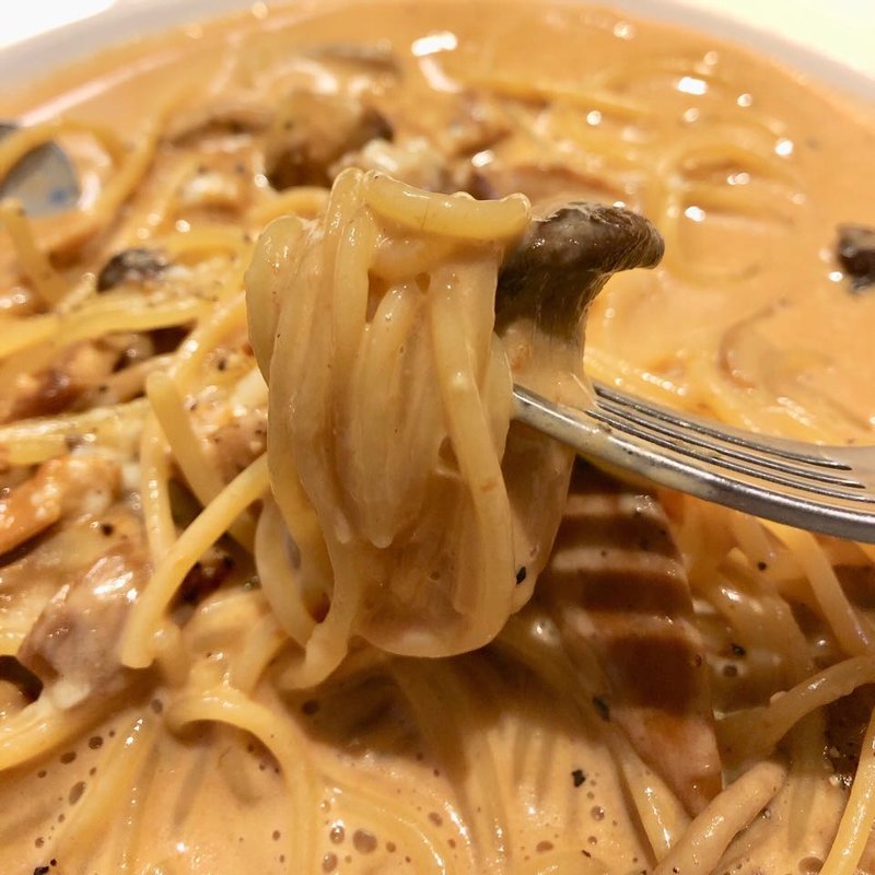 イタリア産ポルチーニといろいろキノコのクリームパスタ(ロッカルダ)