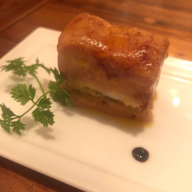 フォアグラ、アナゴ、果物のミルフィーユ(パイス バスコ｜PAIS VASCO)