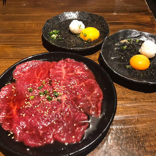 (赤身焼肉のカリスマ 牛恋 新宿店)