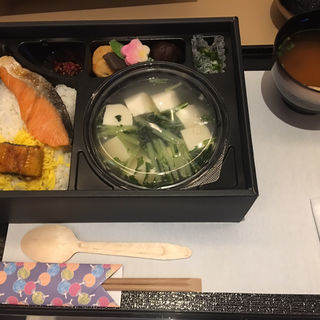 湯豆腐弁当(ホテル 祇園 一琳)