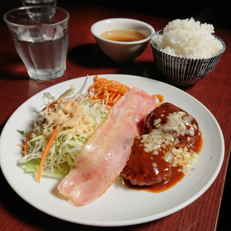 手作り煮込みハンバーグ定食(たまき食堂)
