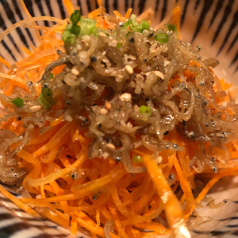 人参とカリカリジャコのサラダ(おと )