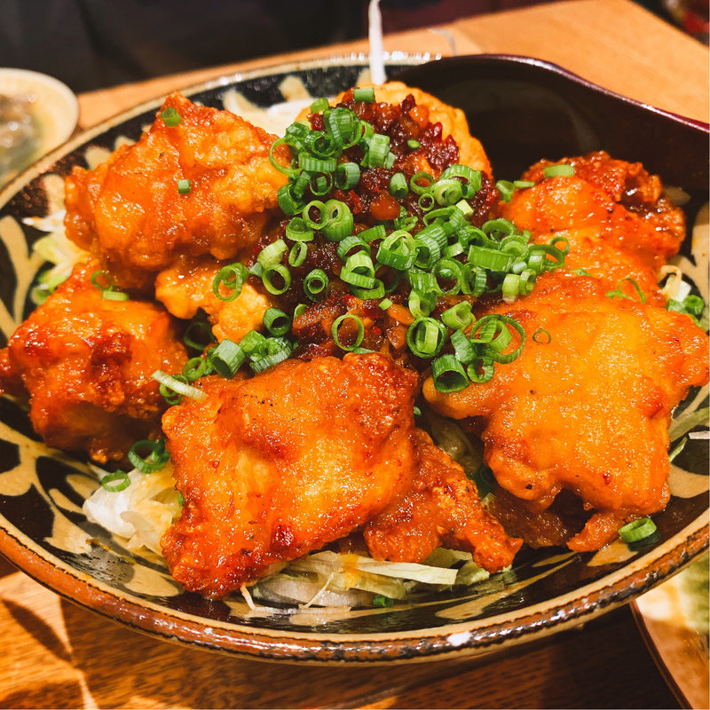 島ラー油唐揚げ丼(琉球ダイニング ちゅら屋 蒲田)
