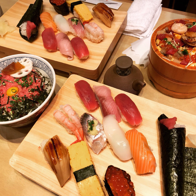 おすすめにぎり（お椀またはうどん付）(築地玉寿司 築地本店)