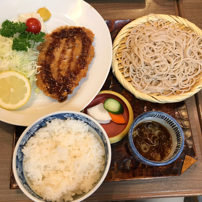 ロースカツ定食(謙徳蕎麦家 エンゼル店)