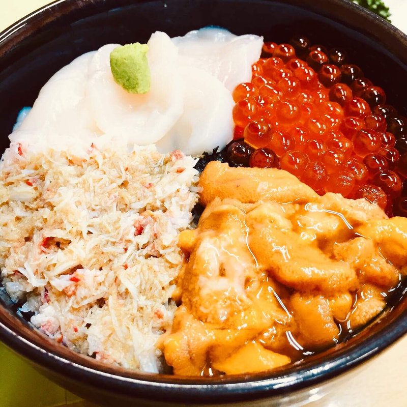 四色丼(きくよ食堂本店)