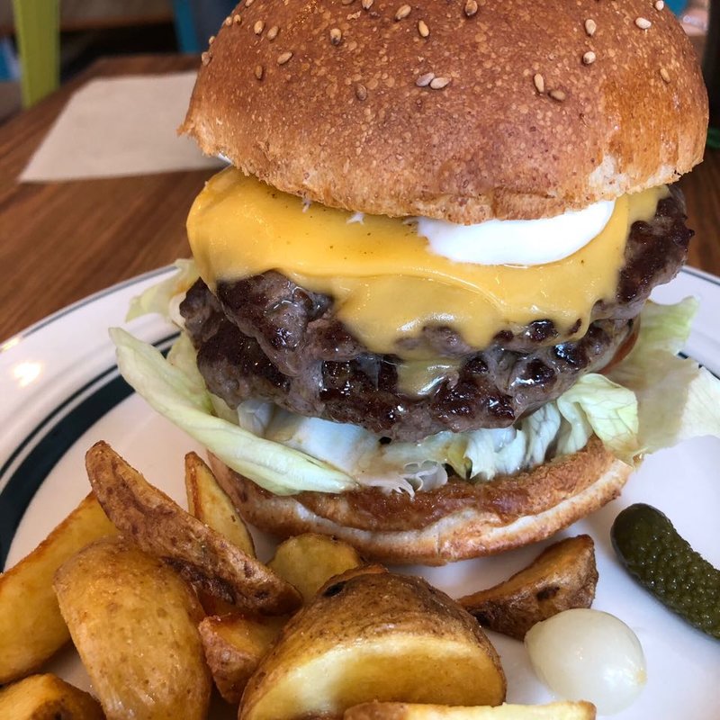 チェダーチーズバーガー(WAVES)