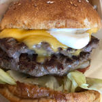 チェダーチーズバーガー、パティダブル(WAVES)