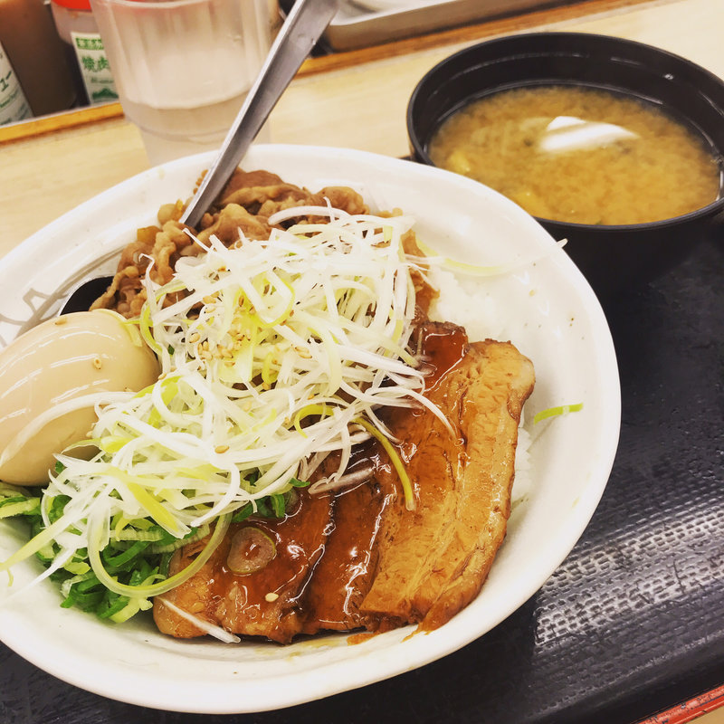 牛と味玉の豚角煮丼(松屋 綾瀬店 )
