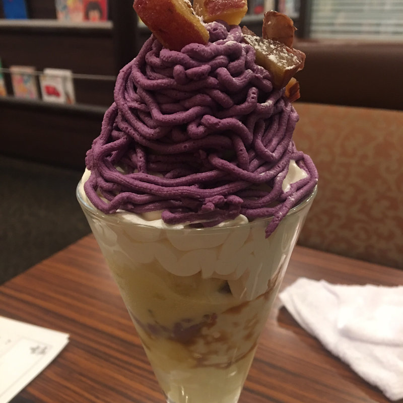 鹿児島県産紫芋のモンブランパフェ(本庄珈琲うふふ )