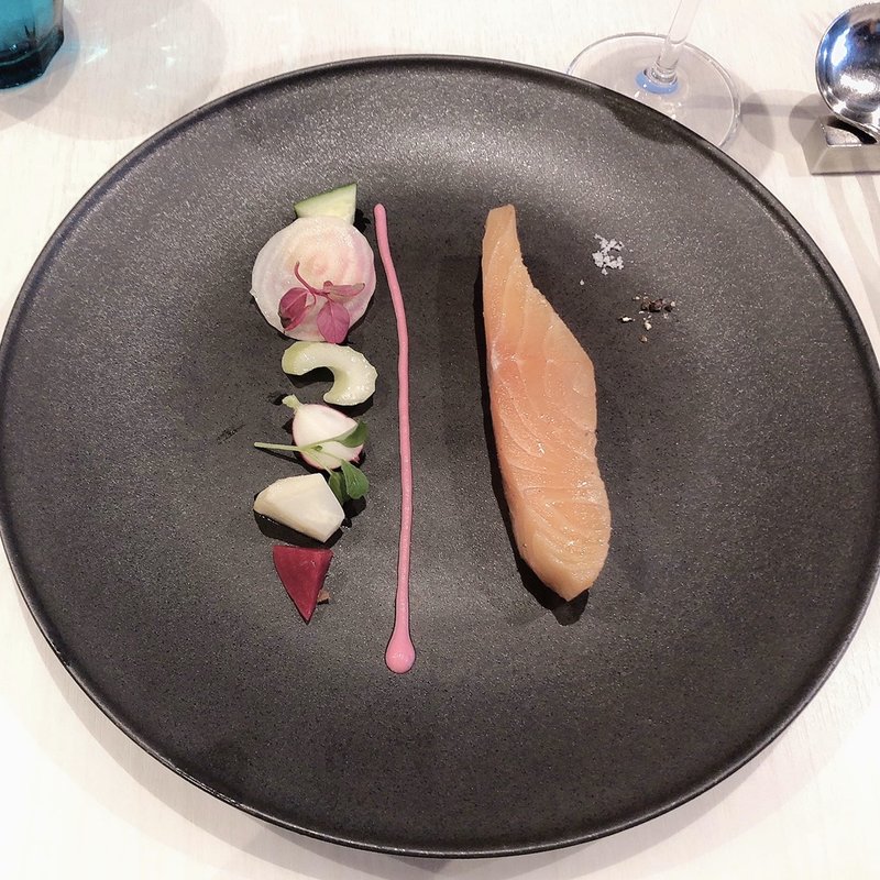 タスマニアサーモンの自家製燻製(タストゥー)